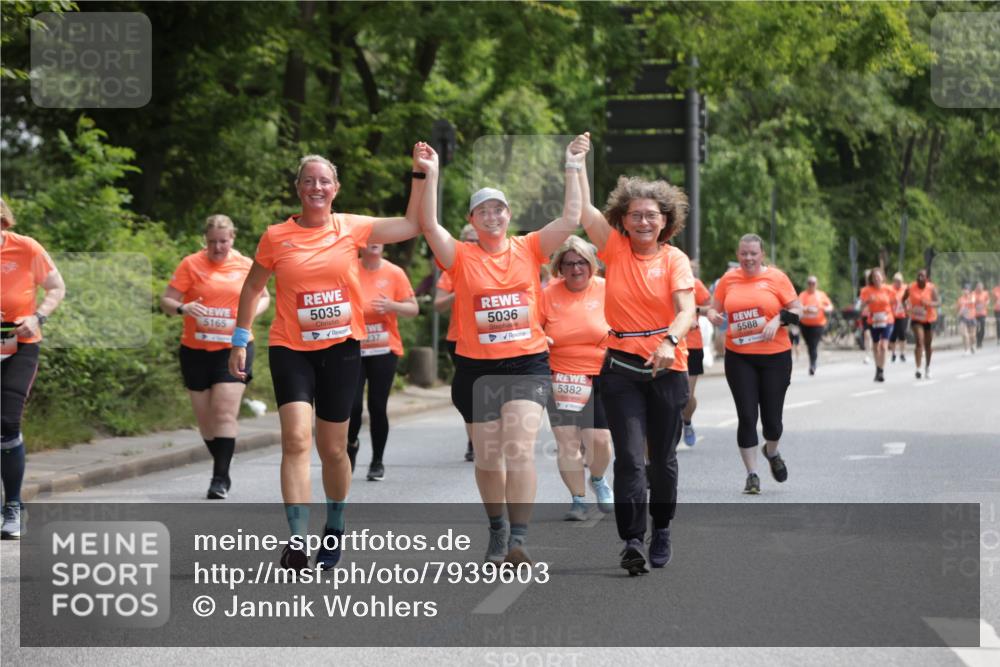 15.06.2025 - REWE Women's Run Jannik Wohlers http://msf.ph/oto/7939603 15.06.2025 10:14:48 Laufen 5165, 5035, 237, 5036, 5382, 5588 meine-sportfotos.de