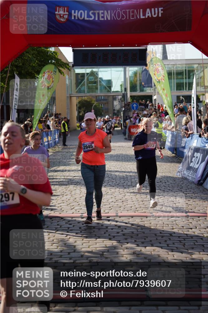 13.06.2025 - Holstenköstenlauf Felixshl http://msf.ph/oto/7939607 13.06.2025 18:06:26 Laufen 2405, 2943, 2945, 3297, 3760 meine-sportfotos.de