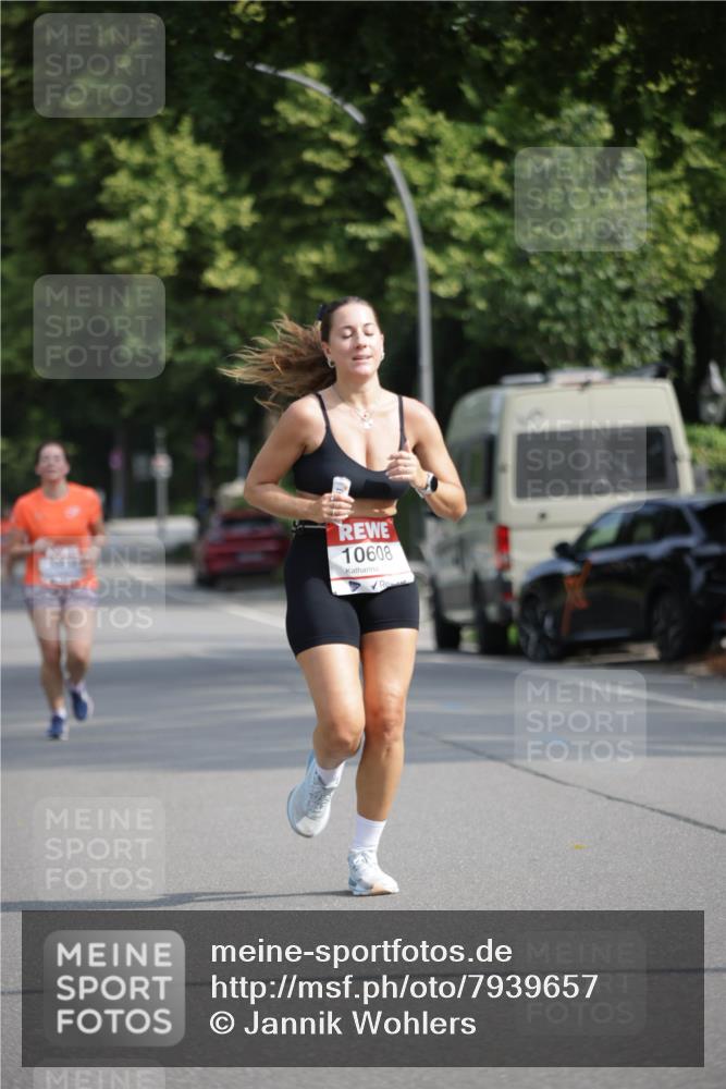 15.06.2025 - REWE Women's Run Jannik Wohlers http://msf.ph/oto/7939657 15.06.2025 08:44:55 Laufen 10608 meine-sportfotos.de