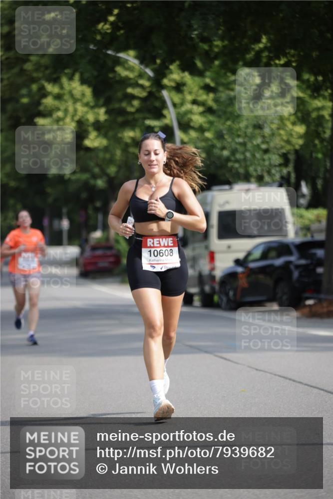 15.06.2025 - REWE Women's Run Jannik Wohlers http://msf.ph/oto/7939682 15.06.2025 08:44:55 Laufen 10608 meine-sportfotos.de