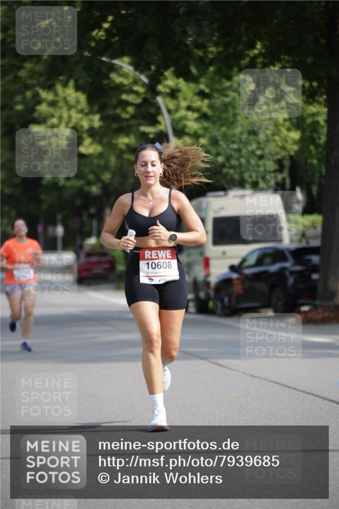 15.06.2025 - REWE Women's Run Jannik Wohlers http://msf.ph/oto/7939685 15.06.2025 08:44:55 Laufen 10608 meine-sportfotos.de