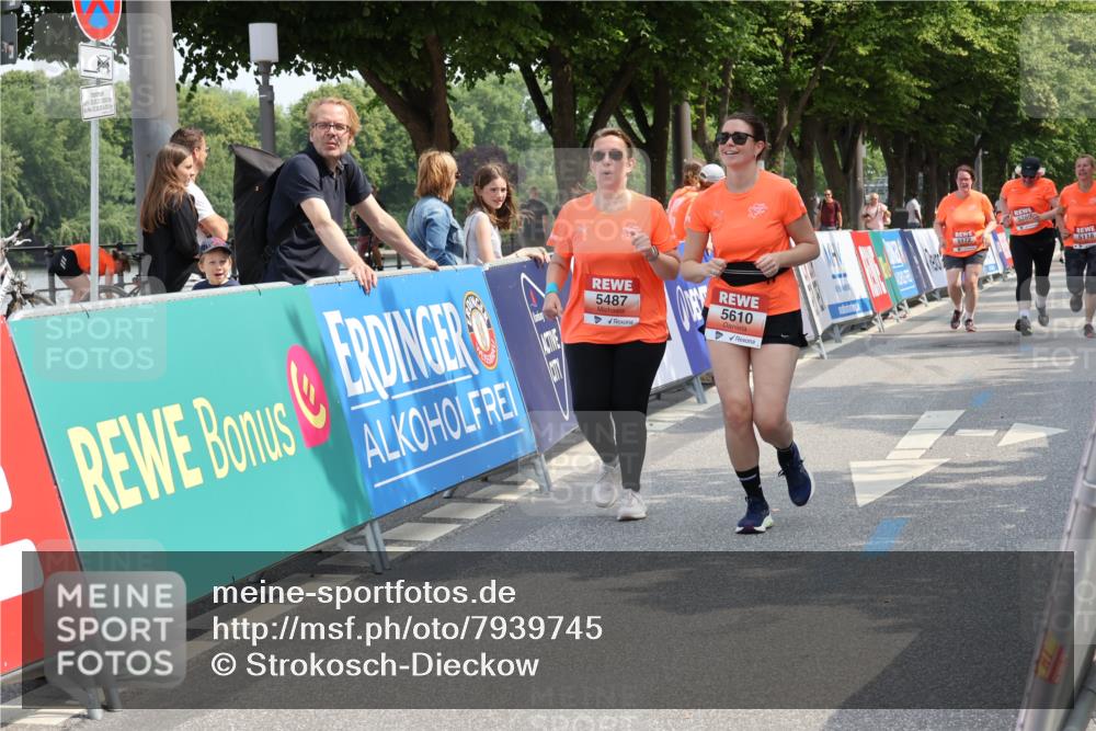 15.06.2025 - REWE Women's Run Strokosch-Dieckow http://msf.ph/oto/7939745 15.06.2025 11:16:08 Ziel 5118, 5172, 5289, 5487, 5561, 5610 meine-sportfotos.de