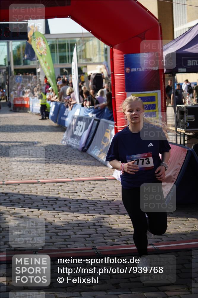 13.06.2025 - Holstenköstenlauf Felixshl http://msf.ph/oto/7939768 13.06.2025 18:06:28 Laufen 2405, 2943, 2945, 3297, 3760 meine-sportfotos.de