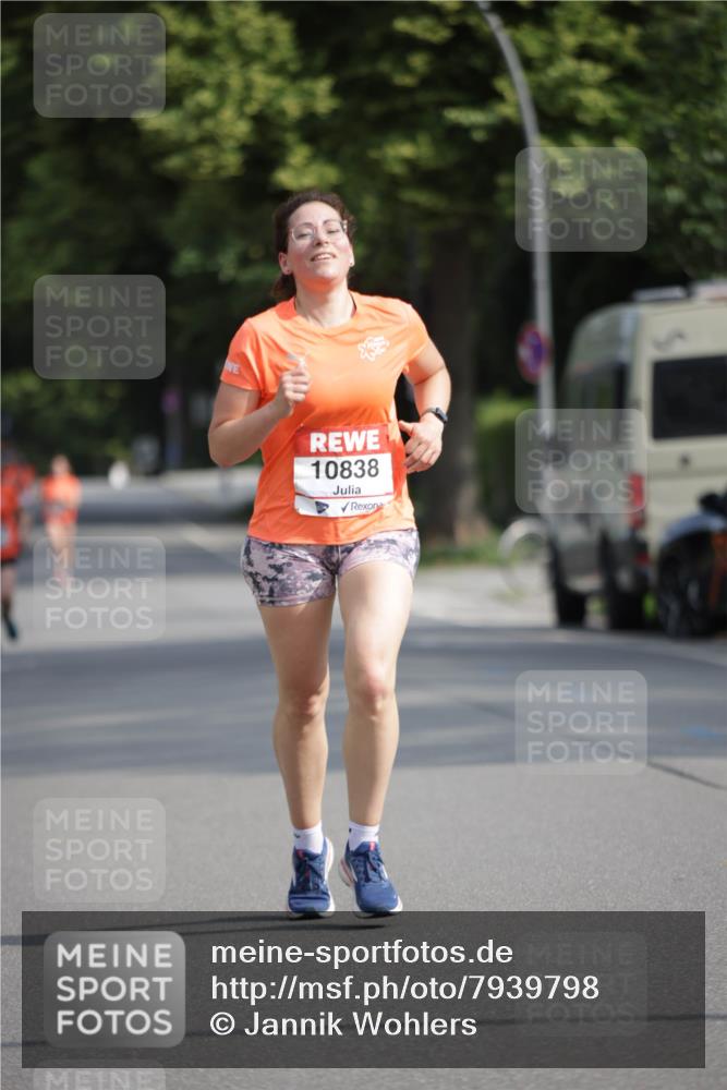 15.06.2025 - REWE Women's Run Jannik Wohlers http://msf.ph/oto/7939798 15.06.2025 08:44:59 Laufen 10838 meine-sportfotos.de