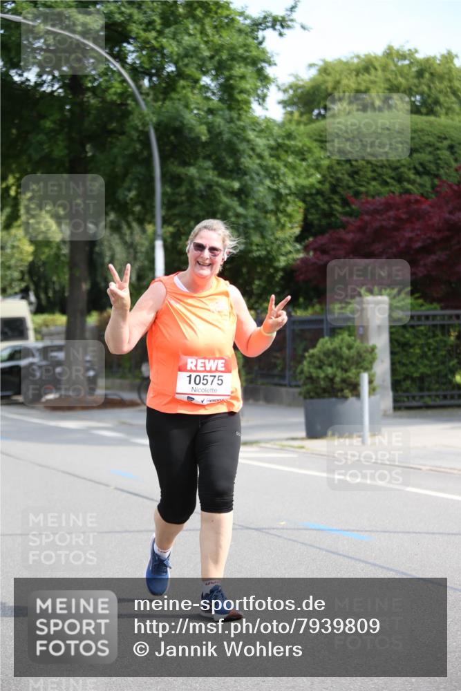 15.06.2025 - REWE Women's Run Jannik Wohlers http://msf.ph/oto/7939809 15.06.2025 09:57:52 Laufen 10575 meine-sportfotos.de
