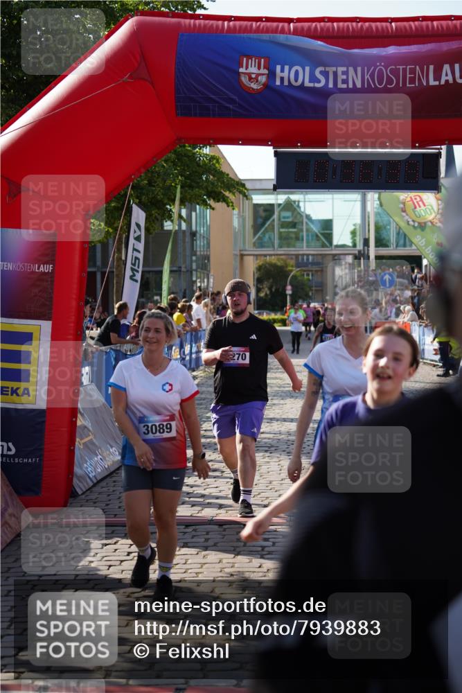 13.06.2025 - Holstenköstenlauf Felixshl http://msf.ph/oto/7939883 13.06.2025 18:06:40 Laufen 2011, 2527, 3044, 3089, 3094, 3270, 3571, 3737 meine-sportfotos.de