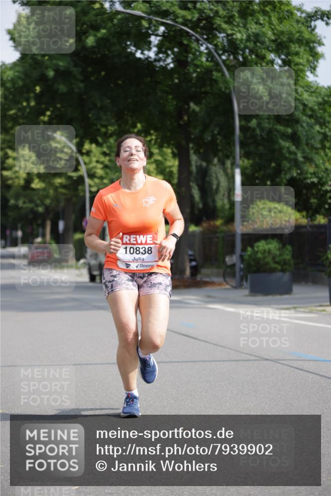 15.06.2025 - REWE Women's Run Jannik Wohlers http://msf.ph/oto/7939902 15.06.2025 08:45:01 Laufen 10838 meine-sportfotos.de