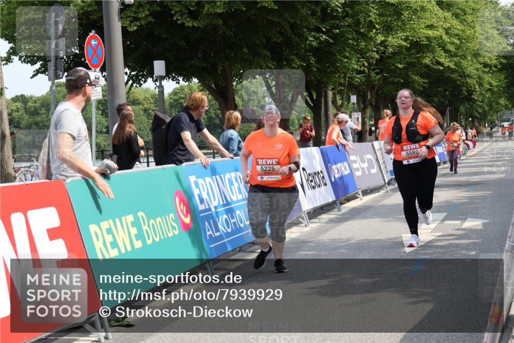 15.06.2025 - REWE Women's Run Strokosch-Dieckow http://msf.ph/oto/7939929 15.06.2025 11:16:28 Ziel 5225, 5592 meine-sportfotos.de
