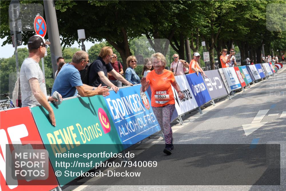 15.06.2025 - REWE Women's Run Strokosch-Dieckow http://msf.ph/oto/7940069 15.06.2025 11:16:38 Ziel 5533 meine-sportfotos.de
