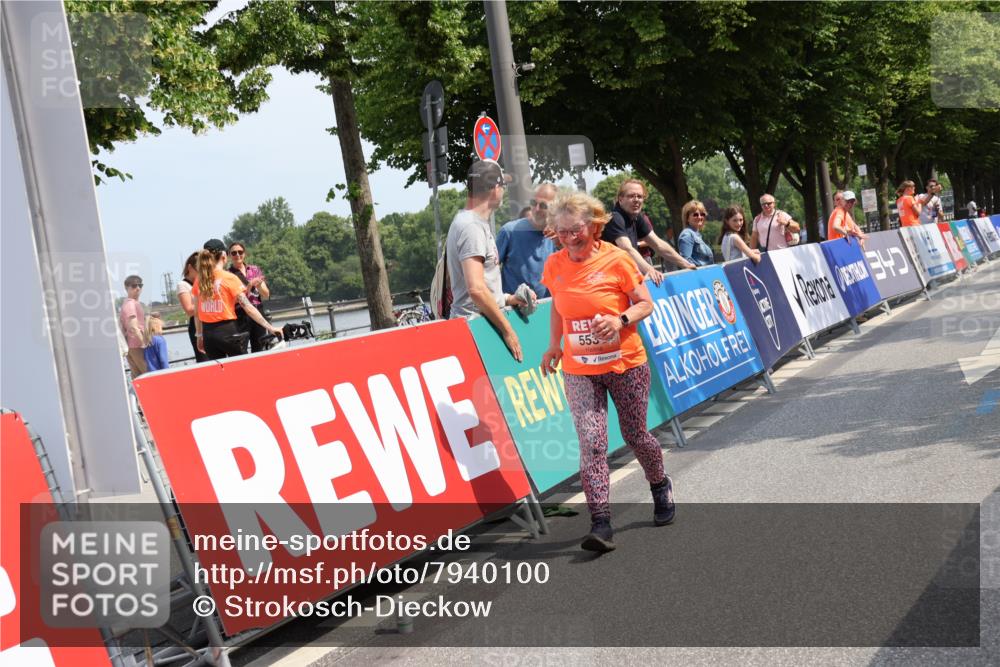 15.06.2025 - REWE Women's Run Strokosch-Dieckow http://msf.ph/oto/7940100 15.06.2025 11:16:40 Ziel 5533 meine-sportfotos.de