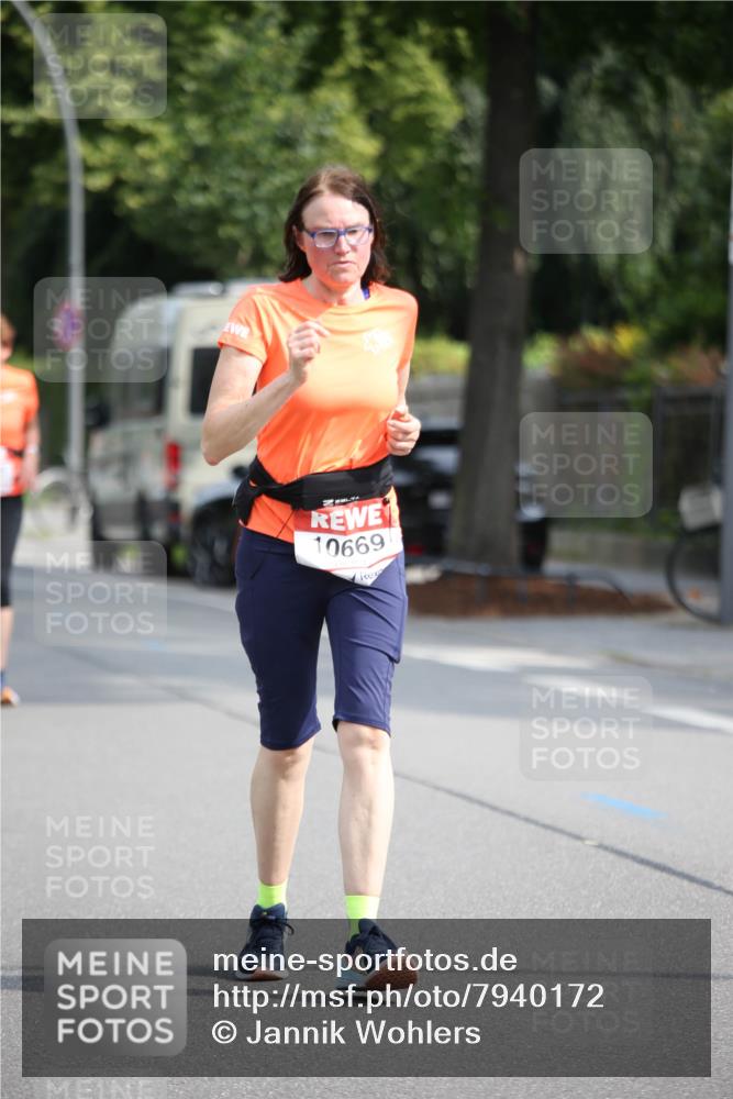 15.06.2025 - REWE Women's Run Jannik Wohlers http://msf.ph/oto/7940172 15.06.2025 09:58:08 Laufen 10669 meine-sportfotos.de