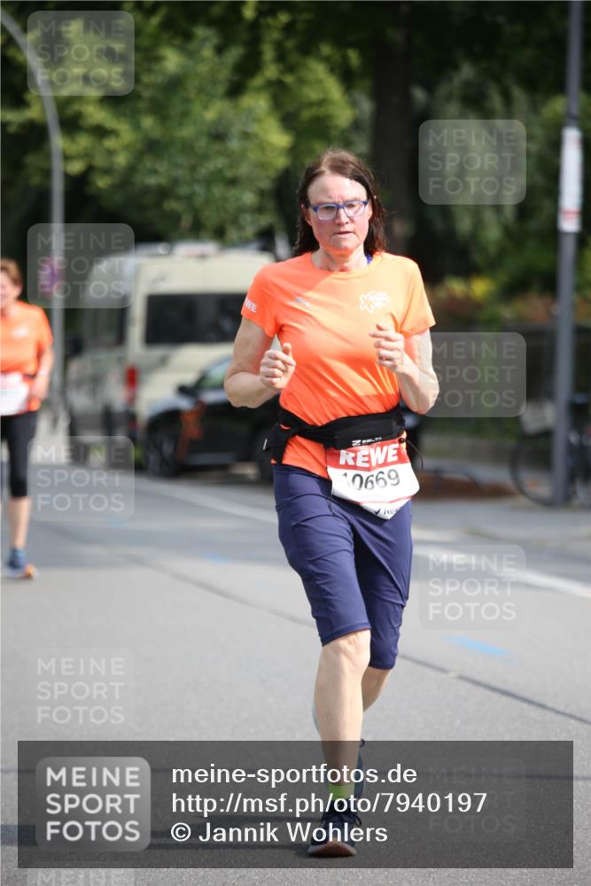 15.06.2025 - REWE Women's Run Jannik Wohlers http://msf.ph/oto/7940197 15.06.2025 09:58:09 Laufen 10669 meine-sportfotos.de