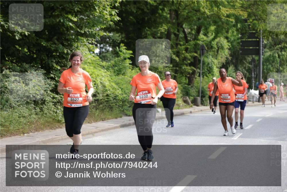 15.06.2025 - REWE Women's Run Jannik Wohlers http://msf.ph/oto/7940244 15.06.2025 10:15:03 Laufen 5527, 5923, 5232, 5584, 5033 meine-sportfotos.de