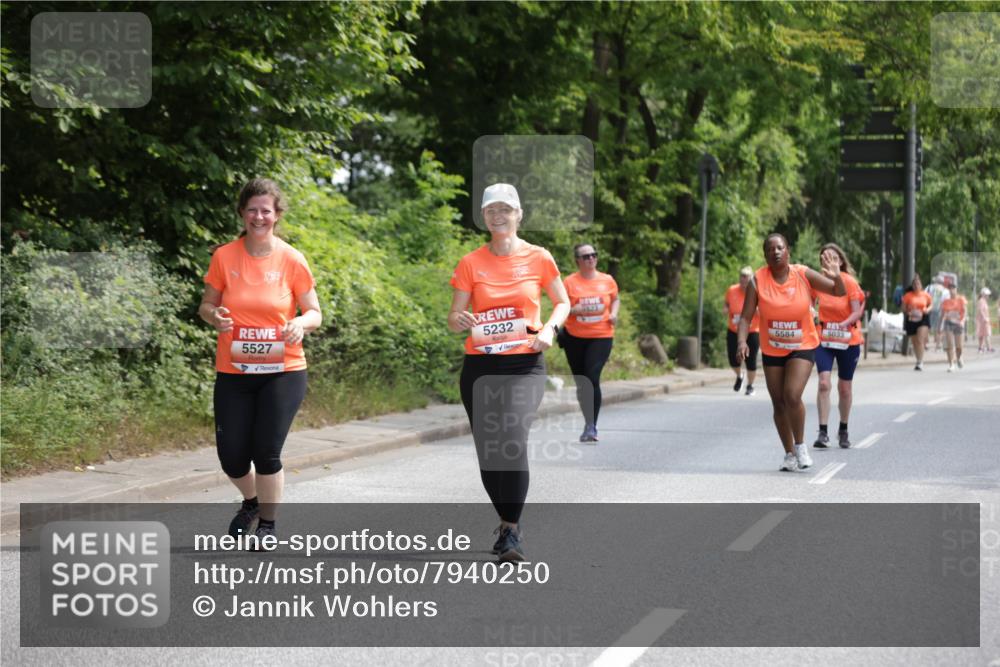 15.06.2025 - REWE Women's Run Jannik Wohlers http://msf.ph/oto/7940250 15.06.2025 10:15:03 Laufen 5527, 5232, 923, 5584, 5033 meine-sportfotos.de