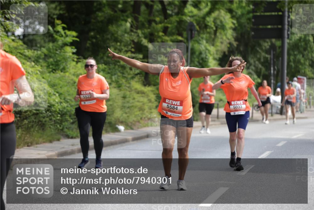 15.06.2025 - REWE Women's Run Jannik Wohlers http://msf.ph/oto/7940301 15.06.2025 10:15:05 Laufen 5523, 5584, 5033 meine-sportfotos.de