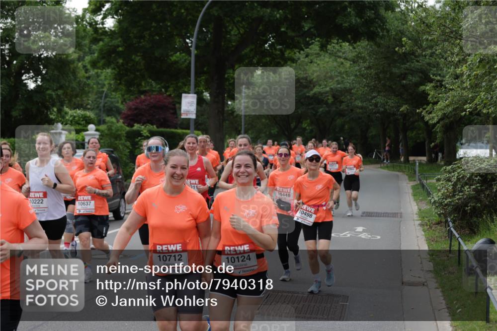 15.06.2025 - REWE Women's Run Jannik Wohlers http://msf.ph/oto/7940318 15.06.2025 08:27:52 Laufen 10222, 10637, 11, 10448, 10712, 10124, 10498, 10413 meine-sportfotos.de