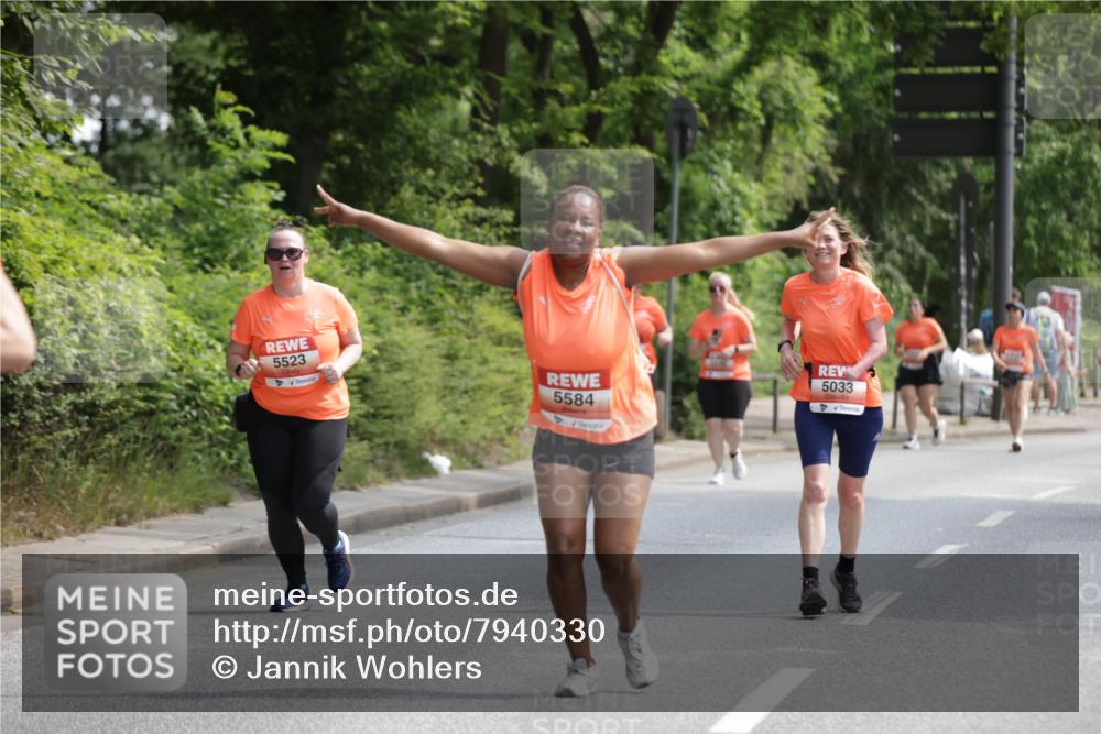 15.06.2025 - REWE Women's Run Jannik Wohlers http://msf.ph/oto/7940330 15.06.2025 10:15:05 Laufen 5523, 5584, 5033 meine-sportfotos.de