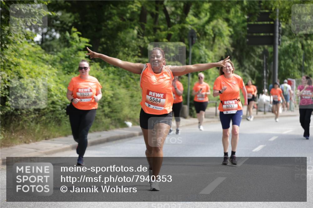 15.06.2025 - REWE Women's Run Jannik Wohlers http://msf.ph/oto/7940353 15.06.2025 10:15:05 Laufen 5523, 5584, 5033 meine-sportfotos.de