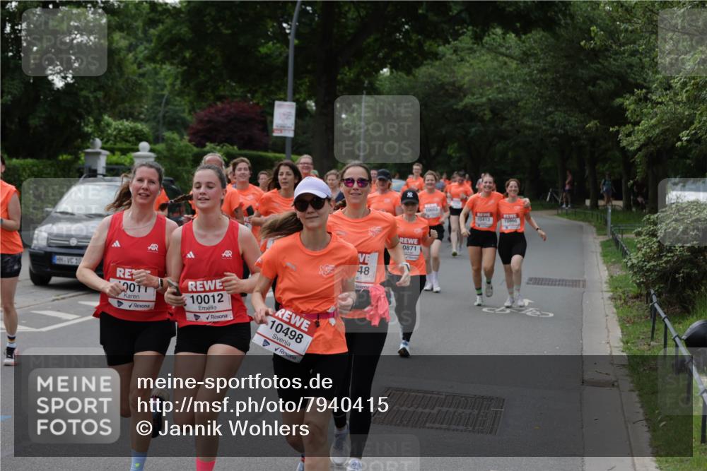 15.06.2025 - REWE Women's Run Jannik Wohlers http://msf.ph/oto/7940415 15.06.2025 08:27:53 Laufen 10, 0011, 10012, 10498, 48, 10053, 10413, 10806, 0871 meine-sportfotos.de