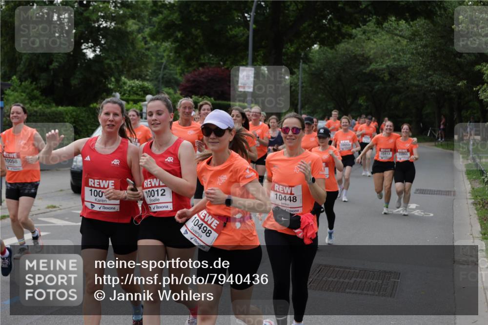 15.06.2025 - REWE Women's Run Jannik Wohlers http://msf.ph/oto/7940436 15.06.2025 08:27:53 Laufen 10058, 100, 10012, 10498, 10448, 10413, 10806 meine-sportfotos.de
