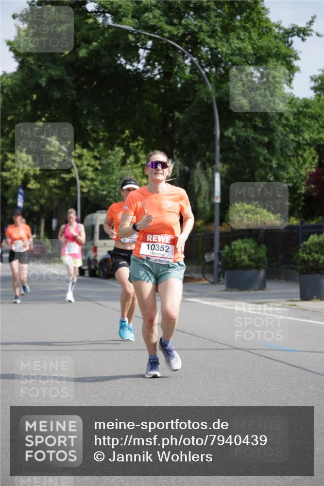 15.06.2025 - REWE Women's Run Jannik Wohlers http://msf.ph/oto/7940439 15.06.2025 08:45:26 Laufen 10352 meine-sportfotos.de