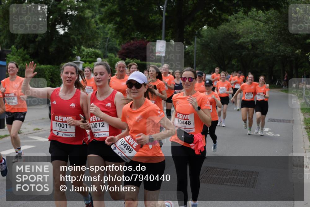15.06.2025 - REWE Women's Run Jannik Wohlers http://msf.ph/oto/7940440 15.06.2025 08:27:53 Laufen 10058, 10018, 1001, 10012, 10498, 10448, 10053, 10413, 10 meine-sportfotos.de