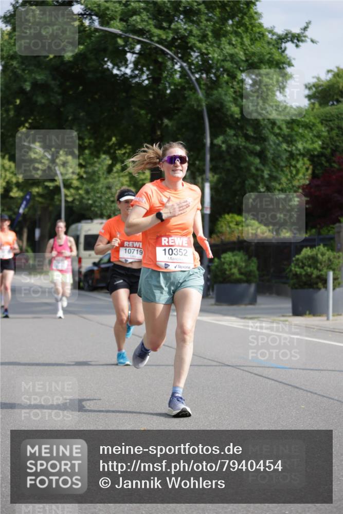 15.06.2025 - REWE Women's Run Jannik Wohlers http://msf.ph/oto/7940454 15.06.2025 08:45:26 Laufen 10719, 10352 meine-sportfotos.de