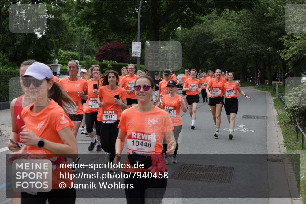 15.06.2025 - REWE Women's Run Jannik Wohlers http://msf.ph/oto/7940458 15.06.2025 08:27:54 Laufen 10498, 1045, 10314, 1079, 10053, 10413, 10805, 10448, 10871 meine-sportfotos.de