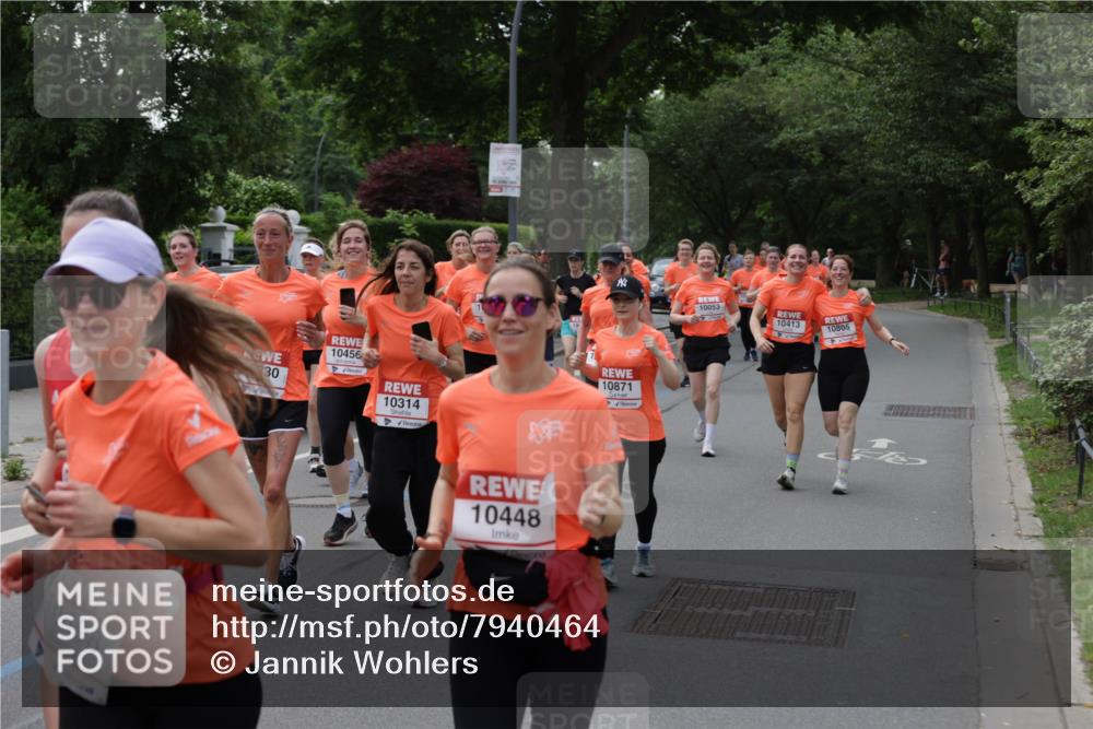 15.06.2025 - REWE Women's Run Jannik Wohlers http://msf.ph/oto/7940464 15.06.2025 08:27:54 Laufen 10498, 30, 10456, 10314, 10448, 10053, 10413, 10805, 10871 meine-sportfotos.de