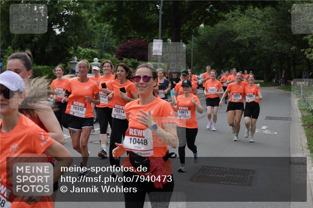 15.06.2025 - REWE Women's Run Jannik Wohlers http://msf.ph/oto/7940473 15.06.2025 08:27:54 Laufen 8, 10018, 10330, 0456, 10314, 0483, 10448, 10053, 10413, 10805, 10871 meine-sportfotos.de