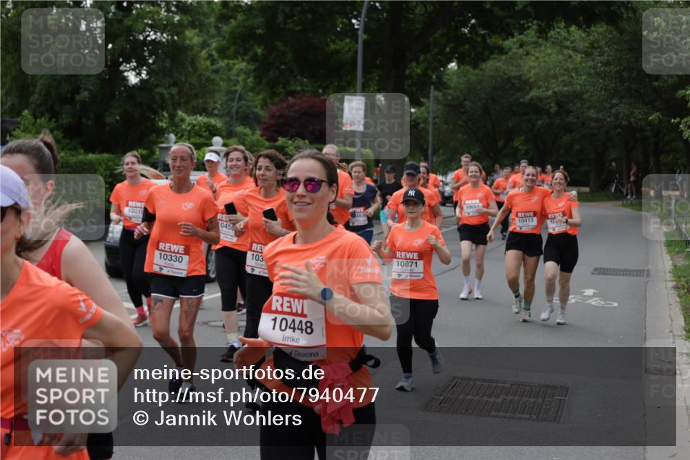 15.06.2025 - REWE Women's Run Jannik Wohlers http://msf.ph/oto/7940477 15.06.2025 08:27:54 Laufen 10018, 10330, 0456, 103, 10448, 483, 10871, 10053, 10413 meine-sportfotos.de
