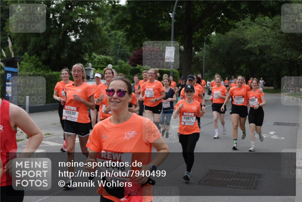 15.06.2025 - REWE Women's Run Jannik Wohlers http://msf.ph/oto/7940499 15.06.2025 08:27:54 Laufen 10330, 10448, 10792, 10483, 10053, 10413, 10871, 10805 meine-sportfotos.de