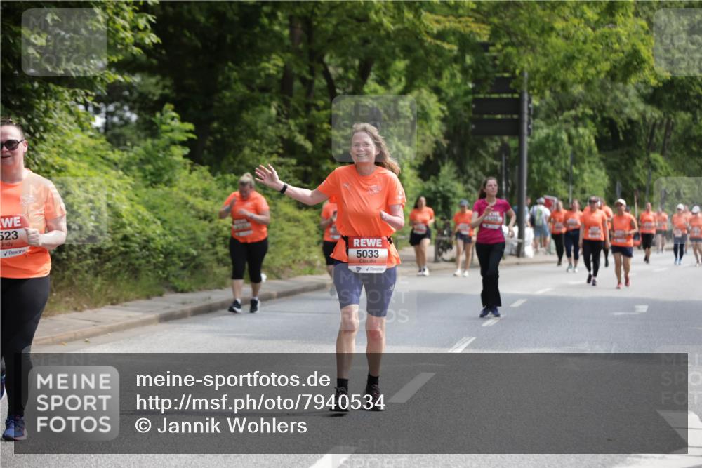15.06.2025 - REWE Women's Run Jannik Wohlers http://msf.ph/oto/7940534 15.06.2025 10:15:08 Laufen 523, 5033 meine-sportfotos.de