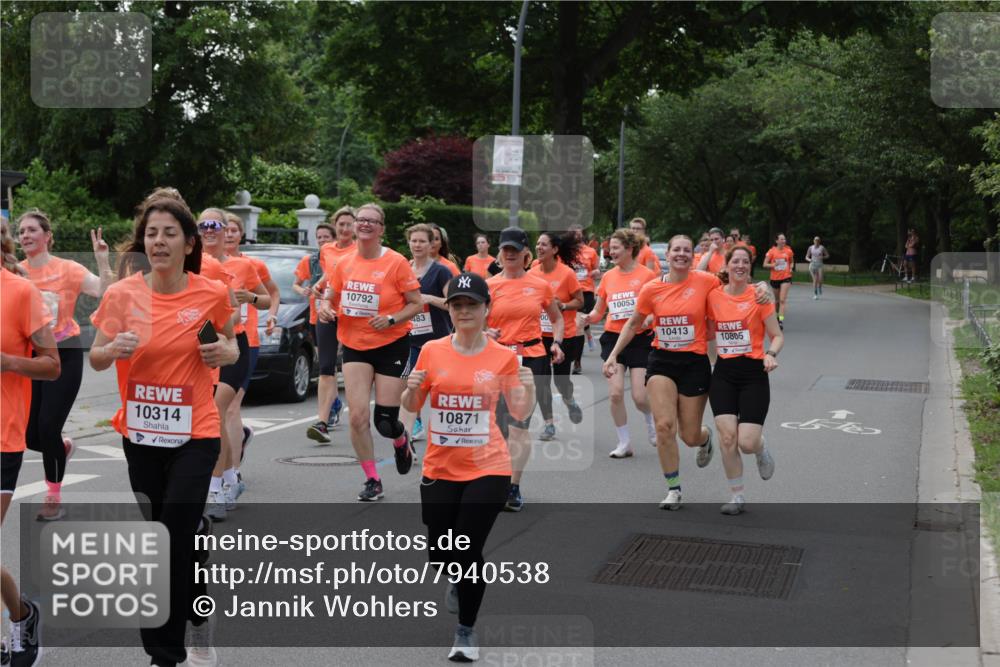 15.06.2025 - REWE Women's Run Jannik Wohlers http://msf.ph/oto/7940538 15.06.2025 08:27:55 Laufen 10314, 10792, 483, 10871, 10053, 100, 10413, 10805 meine-sportfotos.de