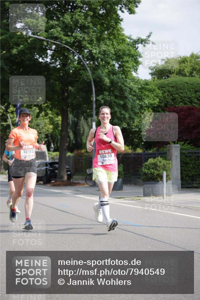 15.06.2025 - REWE Women's Run Jannik Wohlers http://msf.ph/oto/7940549 15.06.2025 08:45:29 Laufen 10162, 10839 meine-sportfotos.de