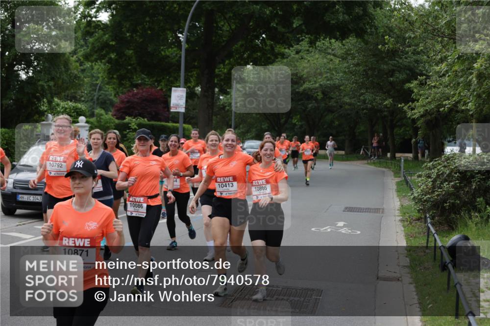 15.06.2025 - REWE Women's Run Jannik Wohlers http://msf.ph/oto/7940578 15.06.2025 08:27:56 Laufen 1043, 10792, 10871, 10086, 54, 10413, 10805 meine-sportfotos.de