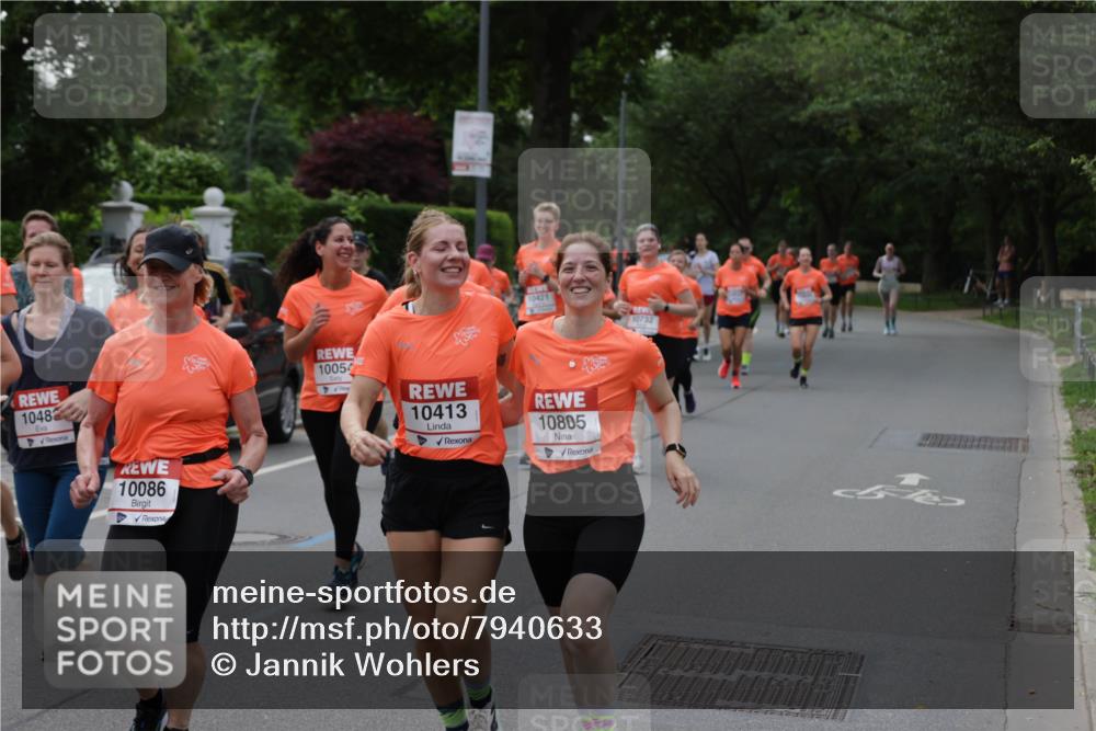 15.06.2025 - REWE Women's Run Jannik Wohlers http://msf.ph/oto/7940633 15.06.2025 08:27:57 Laufen 10482, 10086, 10054, 10421, 10732, 10413, 10805 meine-sportfotos.de