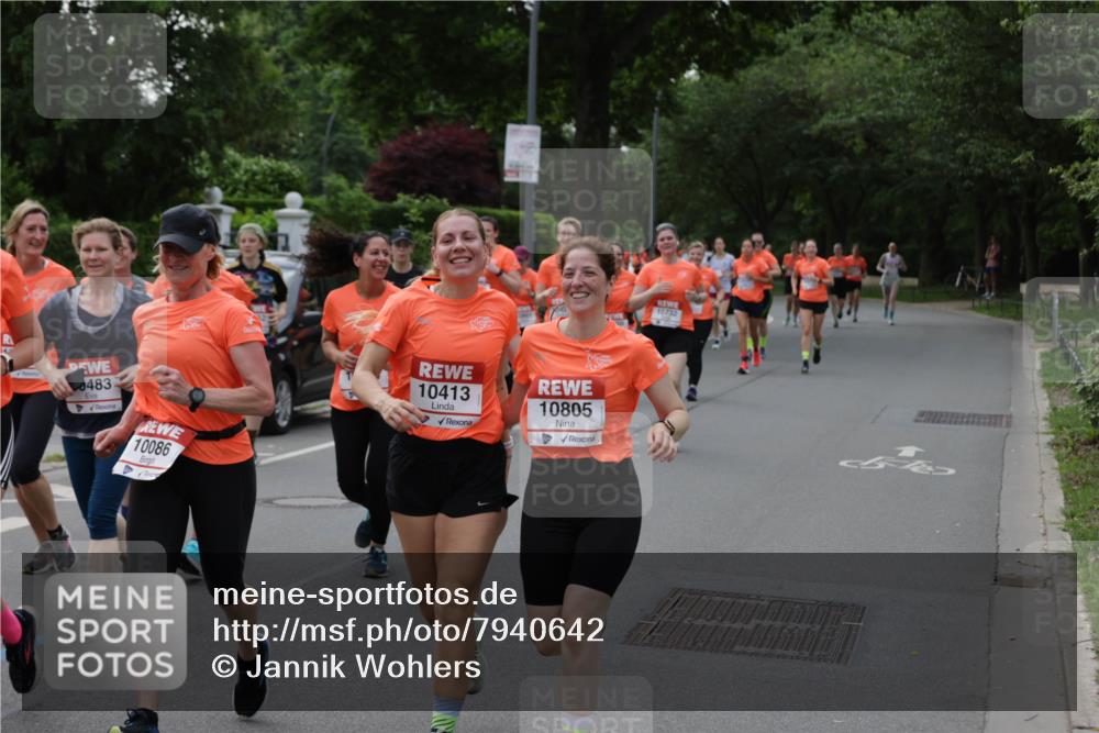 15.06.2025 - REWE Women's Run Jannik Wohlers http://msf.ph/oto/7940642 15.06.2025 08:27:57 Laufen 483, 10086, 10413, 10805, 10732 meine-sportfotos.de