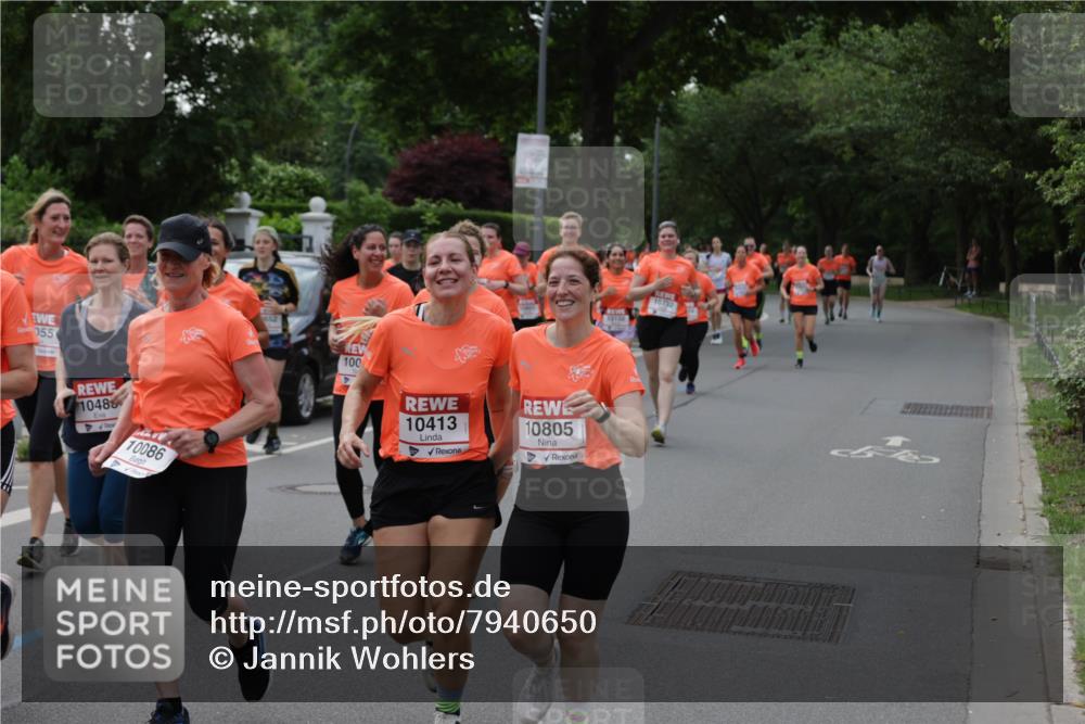 15.06.2025 - REWE Women's Run Jannik Wohlers http://msf.ph/oto/7940650 15.06.2025 08:27:57 Laufen 055, 1048, 10086, 100, 10413, 10805, 10732 meine-sportfotos.de