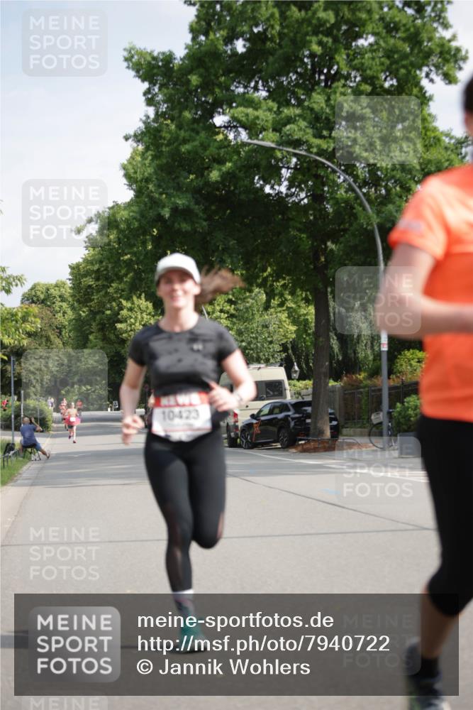 15.06.2025 - REWE Women's Run Jannik Wohlers http://msf.ph/oto/7940722 15.06.2025 08:45:33 Laufen 10423 meine-sportfotos.de