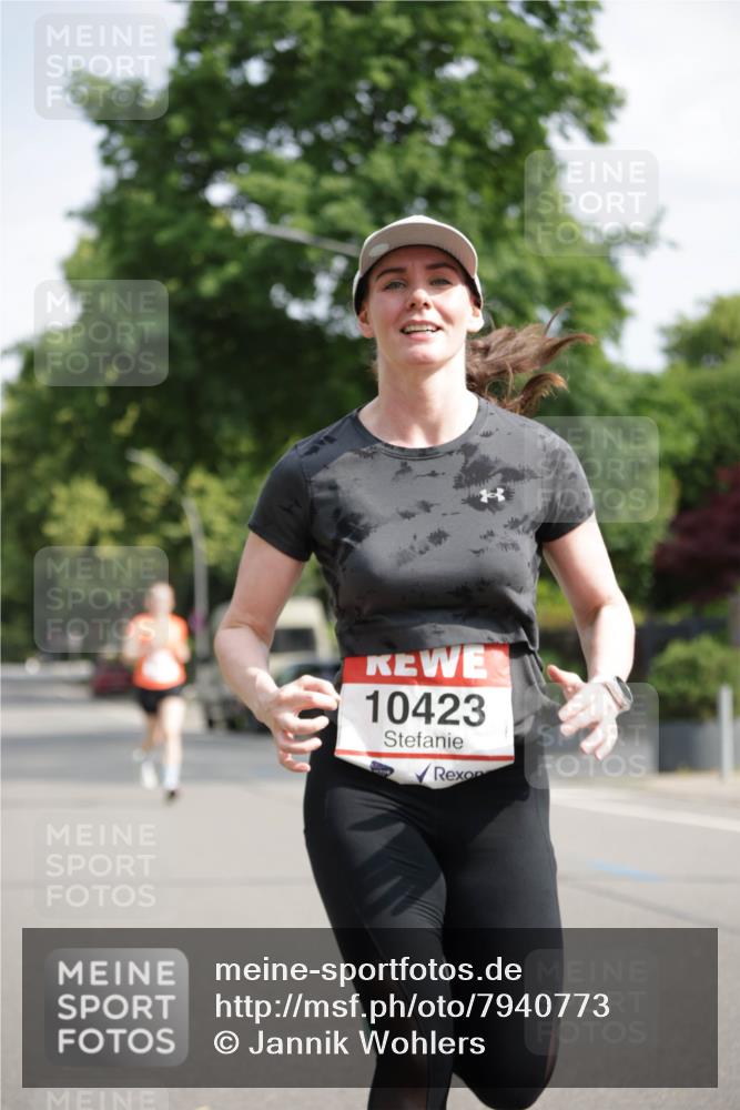 15.06.2025 - REWE Women's Run Jannik Wohlers http://msf.ph/oto/7940773 15.06.2025 08:45:34 Laufen 10423 meine-sportfotos.de