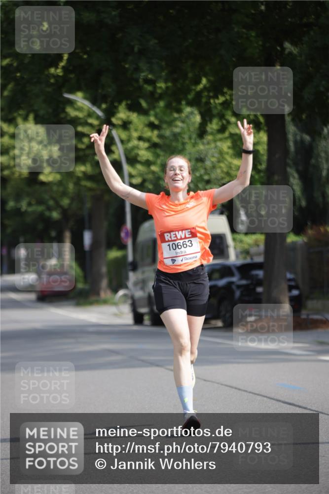 15.06.2025 - REWE Women's Run Jannik Wohlers http://msf.ph/oto/7940793 15.06.2025 08:45:36 Laufen 10663 meine-sportfotos.de