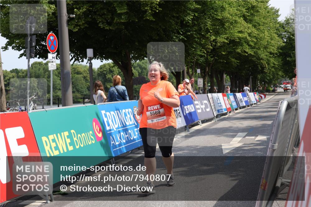 15.06.2025 - REWE Women's Run Strokosch-Dieckow http://msf.ph/oto/7940807 15.06.2025 11:20:34 Ziel 5569 meine-sportfotos.de