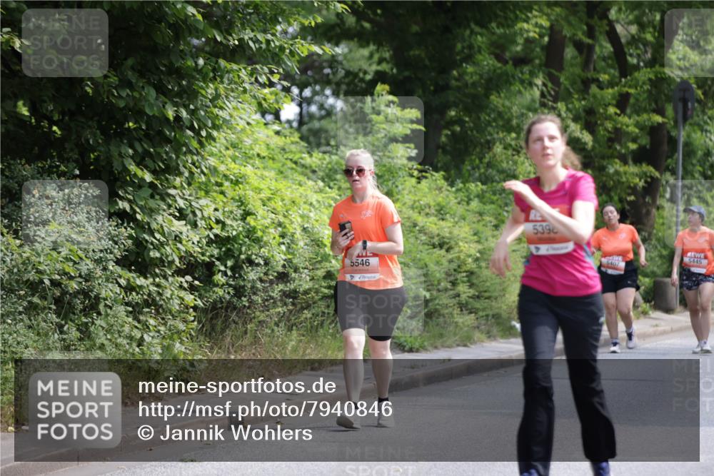 15.06.2025 - REWE Women's Run Jannik Wohlers http://msf.ph/oto/7940846 15.06.2025 10:15:15 Laufen 5546, 539, 5445, 5407 meine-sportfotos.de