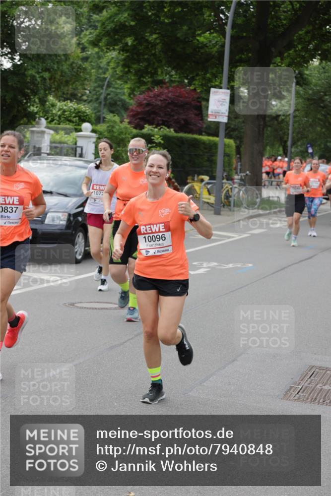 15.06.2025 - REWE Women's Run Jannik Wohlers http://msf.ph/oto/7940848 15.06.2025 08:28:05 Laufen 0837, 1072, 10096, 1073 meine-sportfotos.de