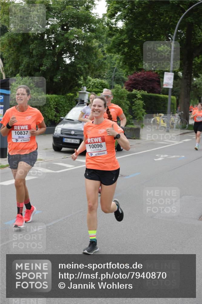 15.06.2025 - REWE Women's Run Jannik Wohlers http://msf.ph/oto/7940870 15.06.2025 08:28:06 Laufen 10837, 1043, 10096 meine-sportfotos.de