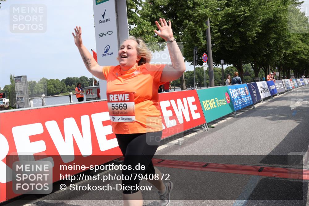 15.06.2025 - REWE Women's Run Strokosch-Dieckow http://msf.ph/oto/7940872 15.06.2025 11:20:36 Ziel 5569 meine-sportfotos.de