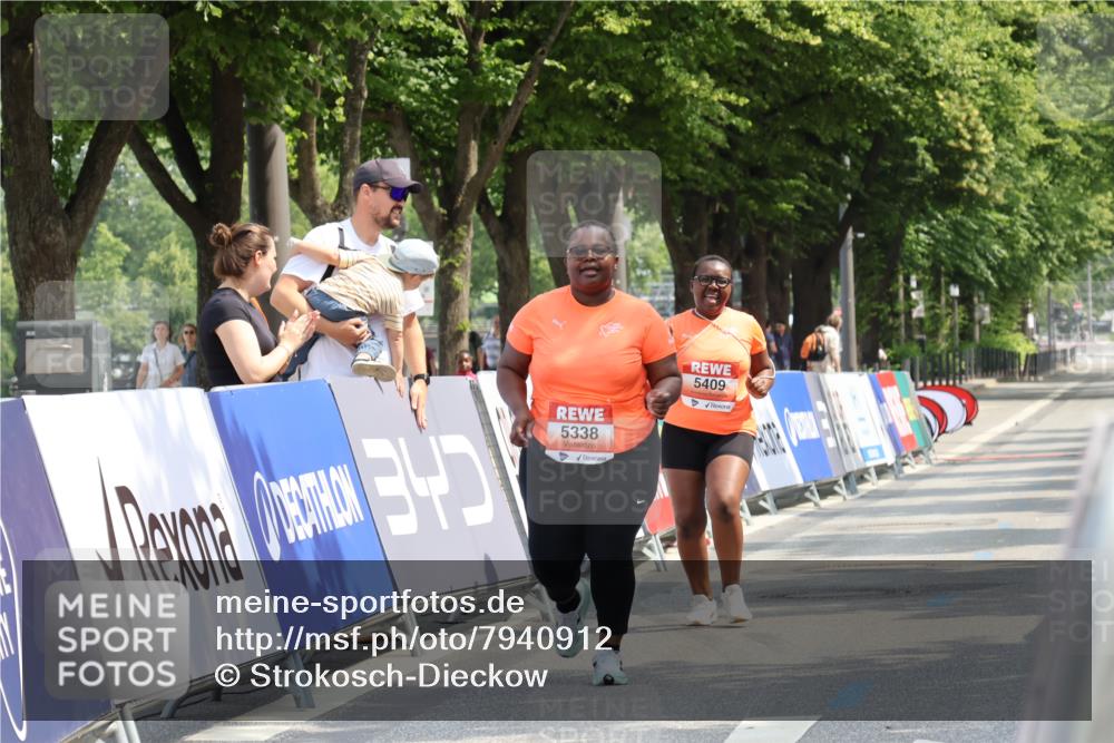 15.06.2025 - REWE Women's Run Strokosch-Dieckow http://msf.ph/oto/7940912 15.06.2025 11:22:04 Ziel 5338 meine-sportfotos.de