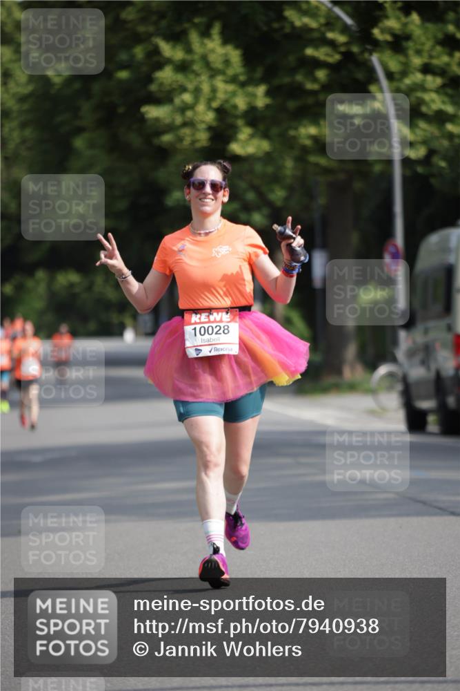 15.06.2025 - REWE Women's Run Jannik Wohlers http://msf.ph/oto/7940938 15.06.2025 08:45:45 Laufen 10028 meine-sportfotos.de