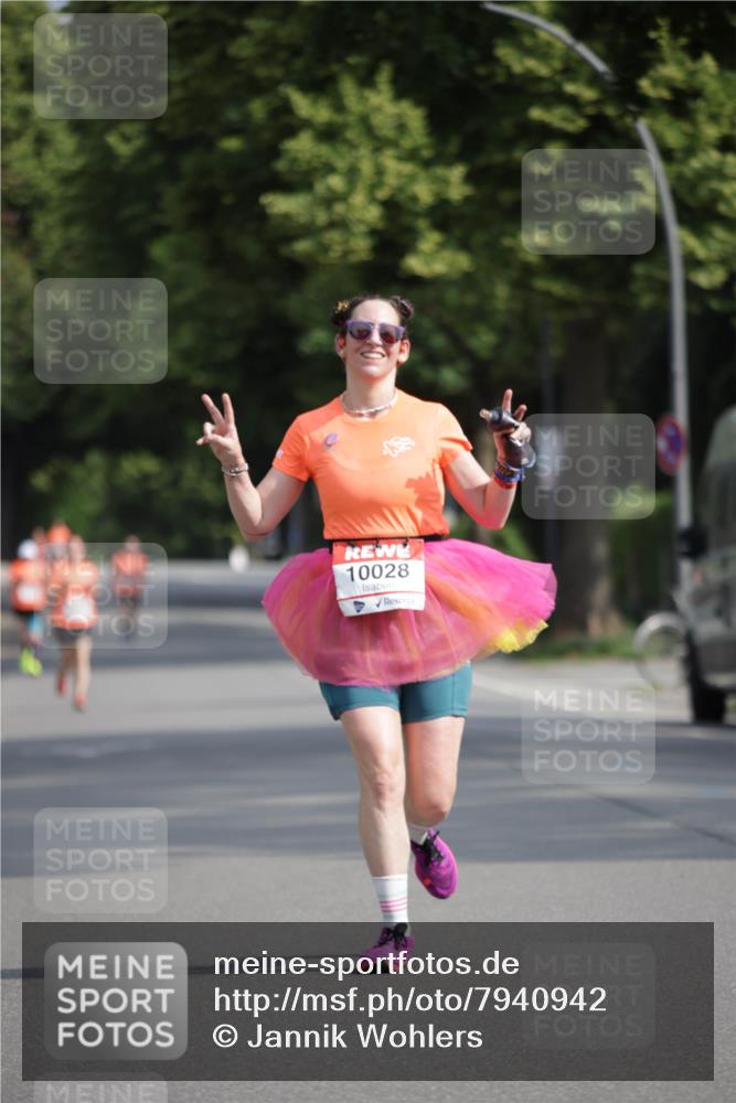 15.06.2025 - REWE Women's Run Jannik Wohlers http://msf.ph/oto/7940942 15.06.2025 08:45:46 Laufen 10028 meine-sportfotos.de